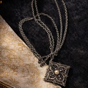 VINTAGE CELEBRITY Silver-Tone Filigree Double-Strand Pendant Necklace – Statemen